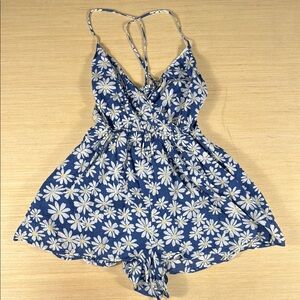 American Eagle Floral Blue Women’s Medium Romper‎